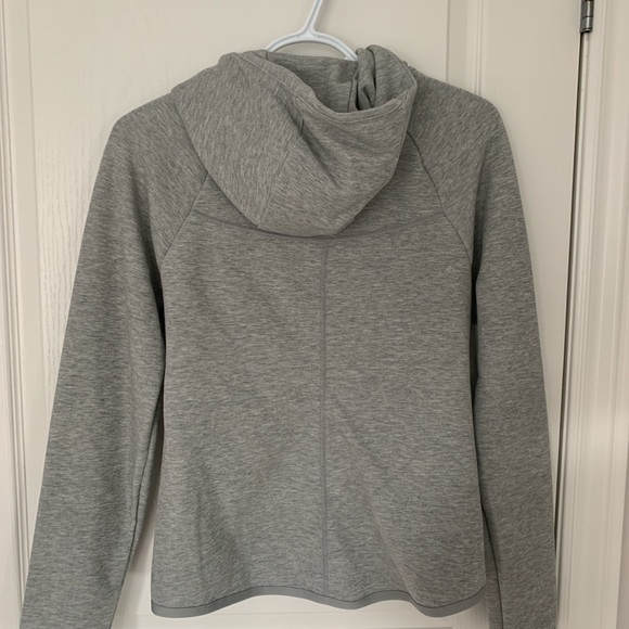 Nike women’s tech fleece - Picture 2 of 3